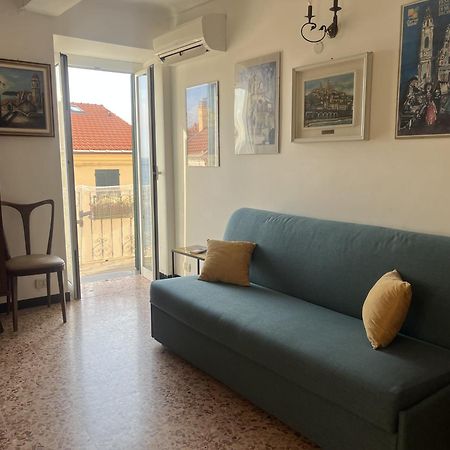 Casa Del Sole Affacciato Sul Mare Apartment Черво Екстериор снимка