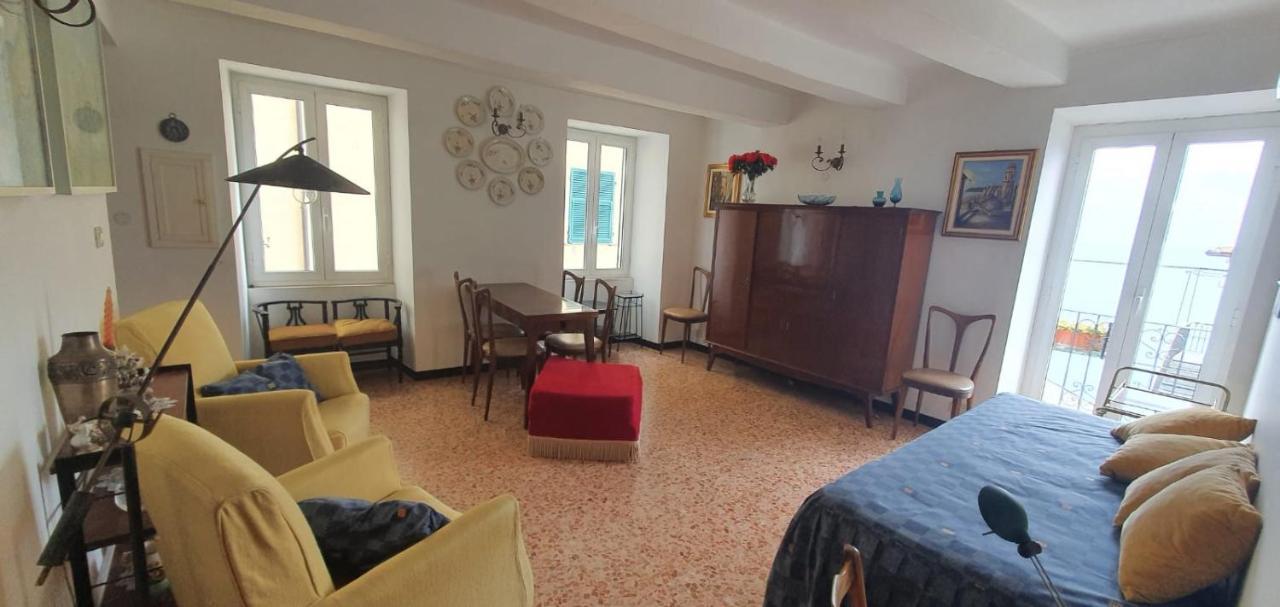 Casa Del Sole Affacciato Sul Mare Apartment Черво Екстериор снимка
